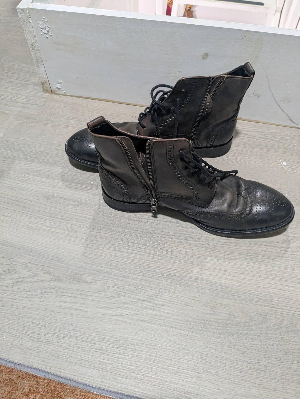 Men Shoe - Picture 3 of 4